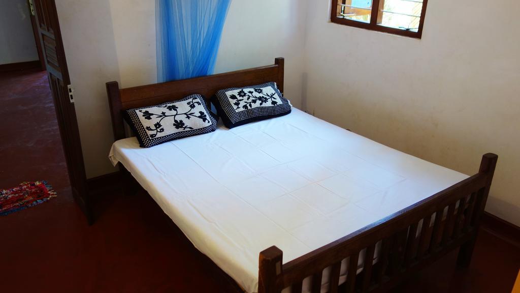 Little White House Hotel Trincomalee Buitenkant foto