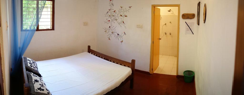 Little White House Hotel Trincomalee Buitenkant foto