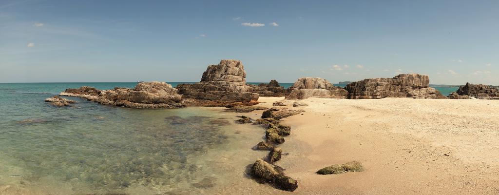 Little White House Hotel Trincomalee Buitenkant foto