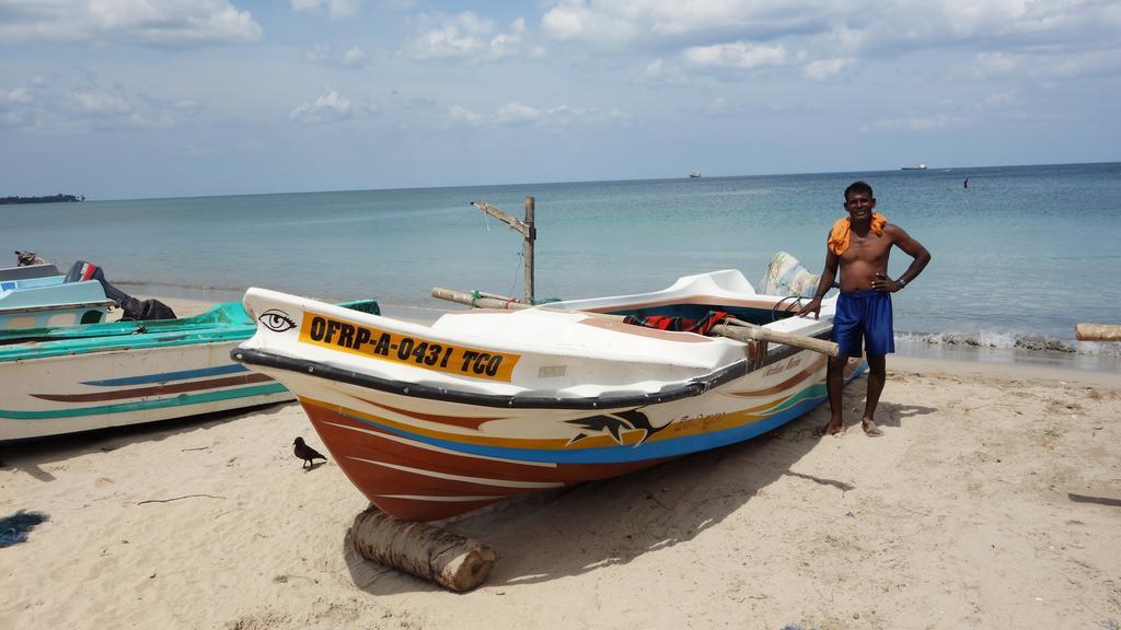 Little White House Hotel Trincomalee Buitenkant foto