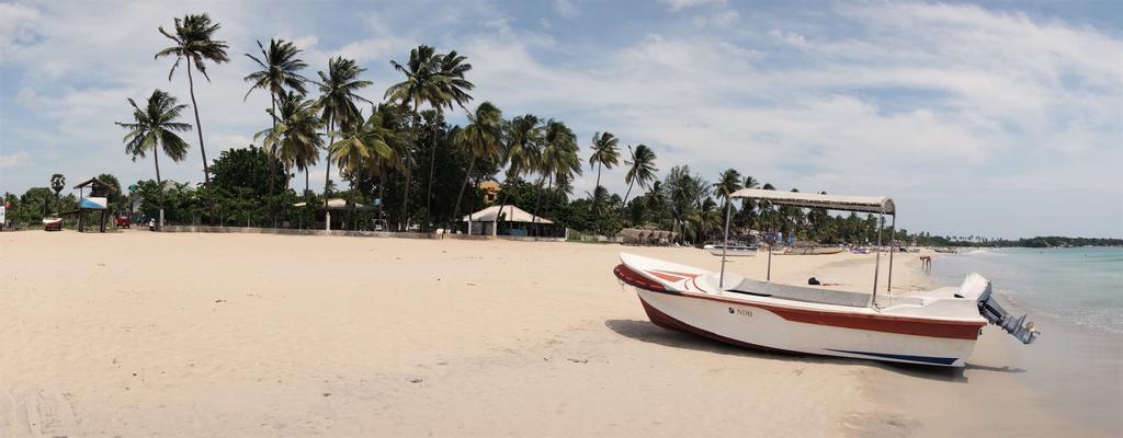 Little White House Hotel Trincomalee Buitenkant foto