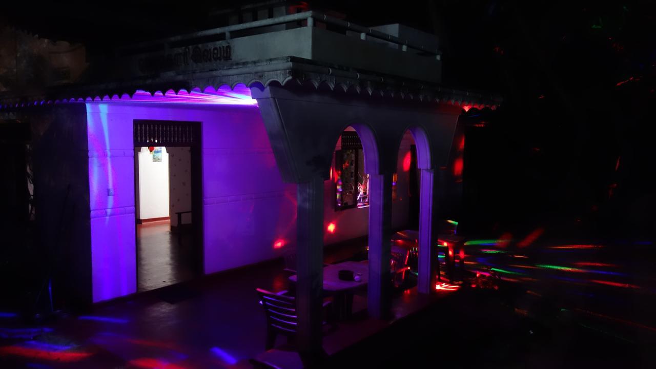 Little White House Hotel Trincomalee Buitenkant foto