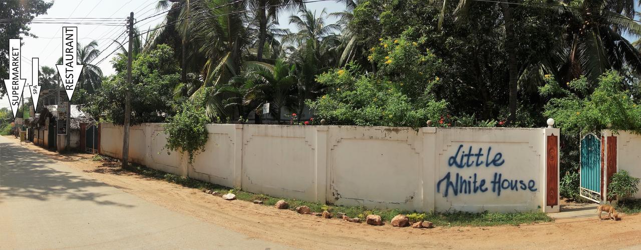 Little White House Hotel Trincomalee Buitenkant foto
